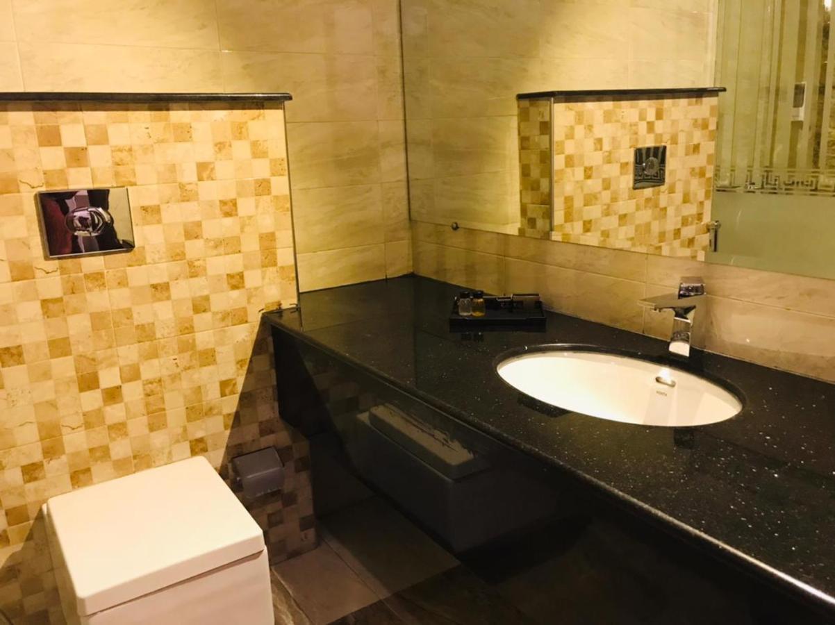 Royaute Luxury Hotel Sialkot Dış mekan fotoğraf